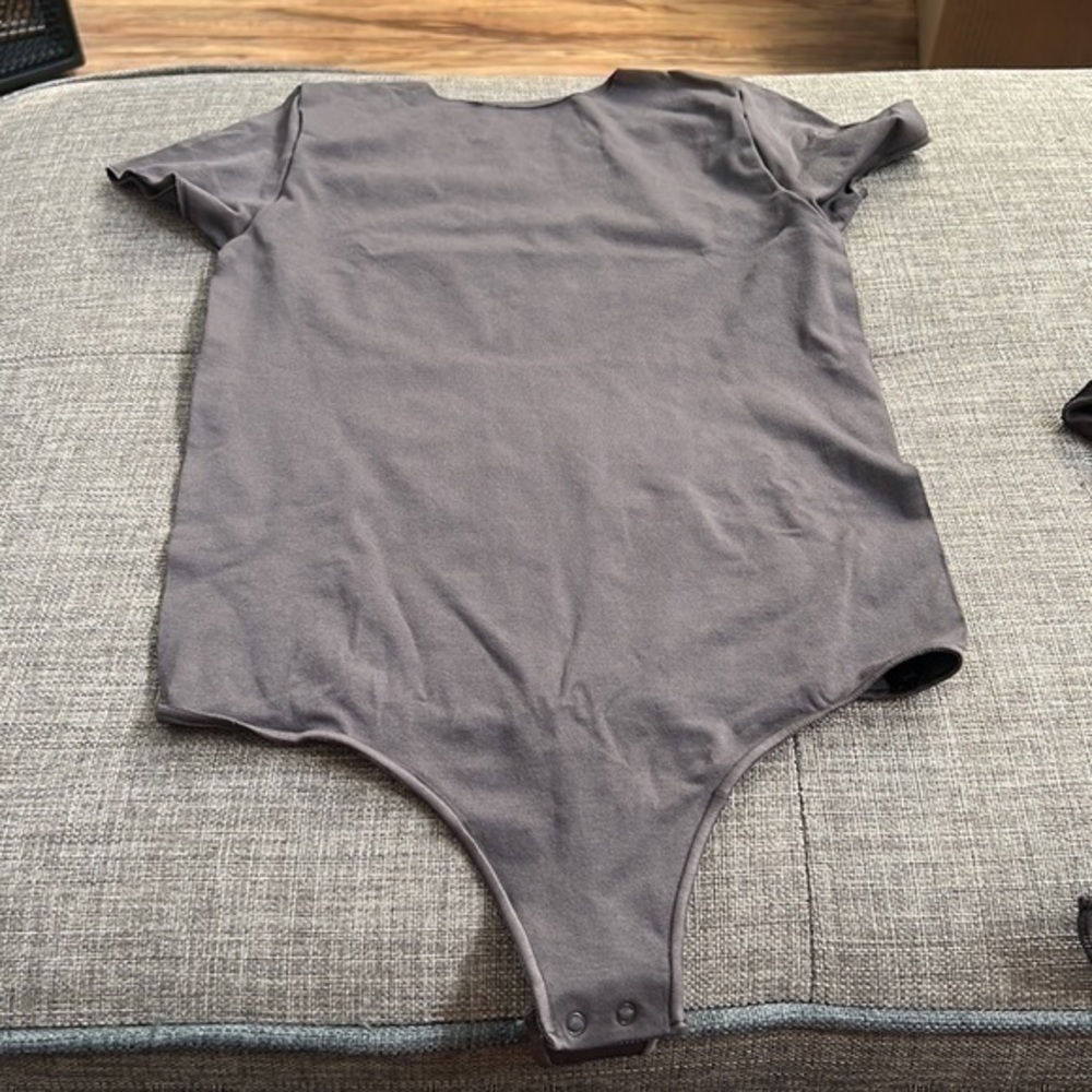 Essential T-Shirt Bodysuit - Picture 7 of 13